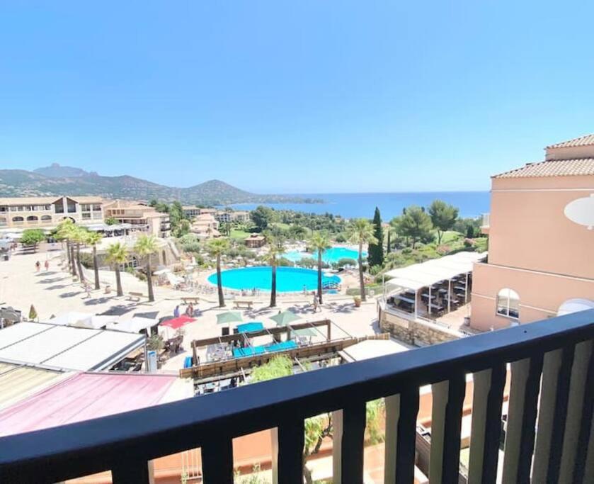 Appart Climatisé 4 prsn / Vue Piscine & Vue Mer Cap Esterel - B&B Saint-Raphaël