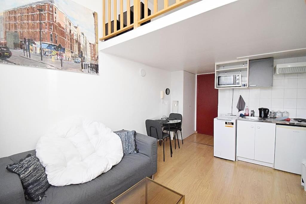 Beau studio mezzanine meublé - B&B