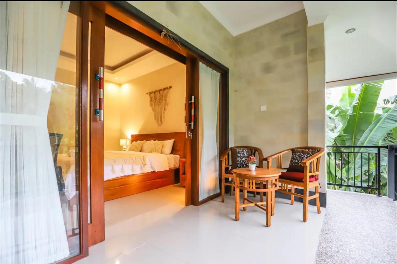Modern Room w/ Desk, Office Chair & Kitchenette /2 - B&B Ubud