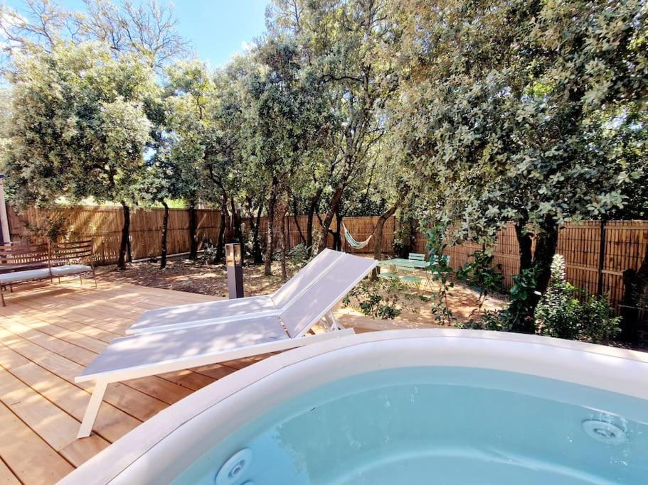 B&B Nîmes - Mazet avec jacuzzi sur les hauteurs de Nîmes - Bed and Breakfast Nîmes