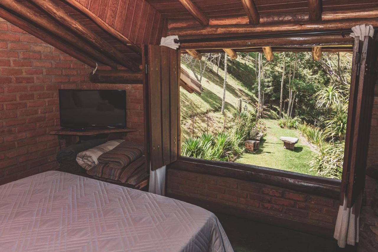 Habitación Triple con vistas al jardín