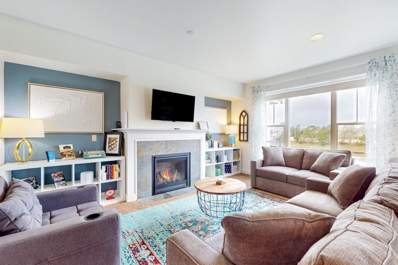 Riverfront Retreat - B&B