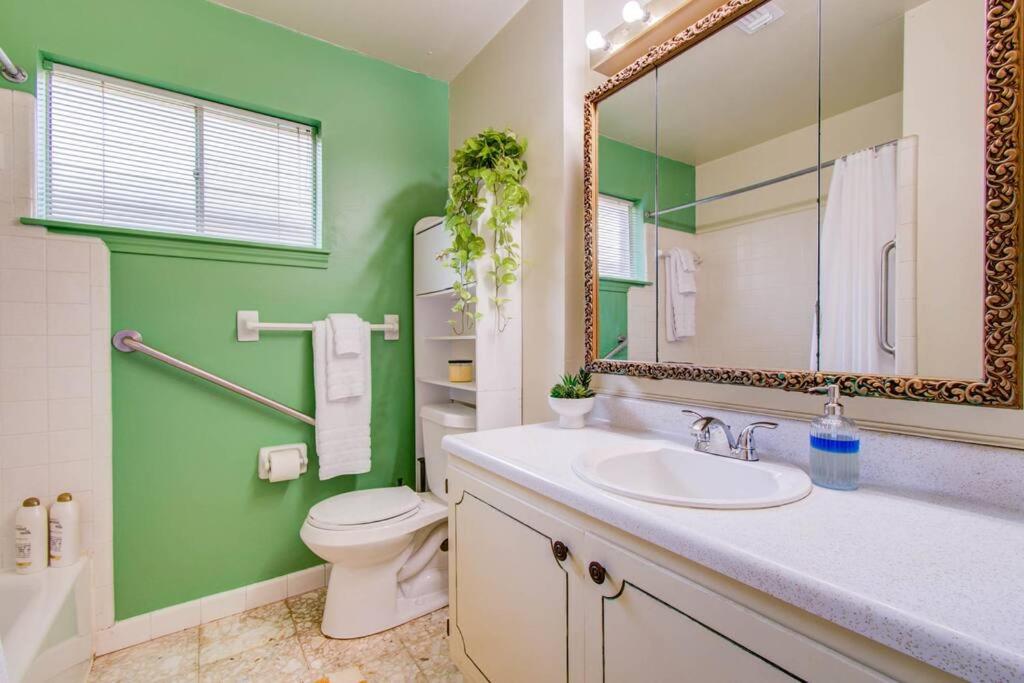 Vibrant Hub: Central Location - Golf Stadiums - B&B Houston