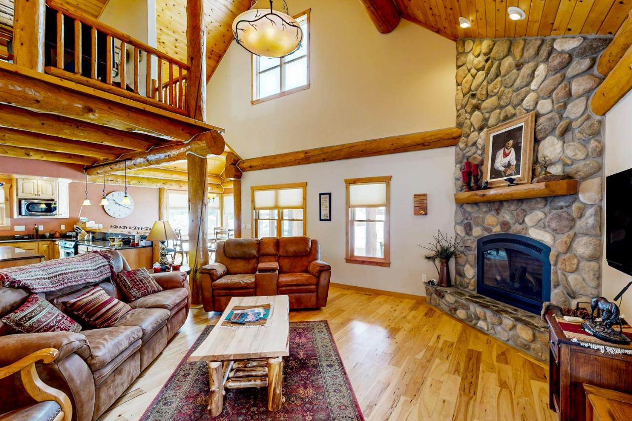 Cowboy Hollow - B&B Sturgis