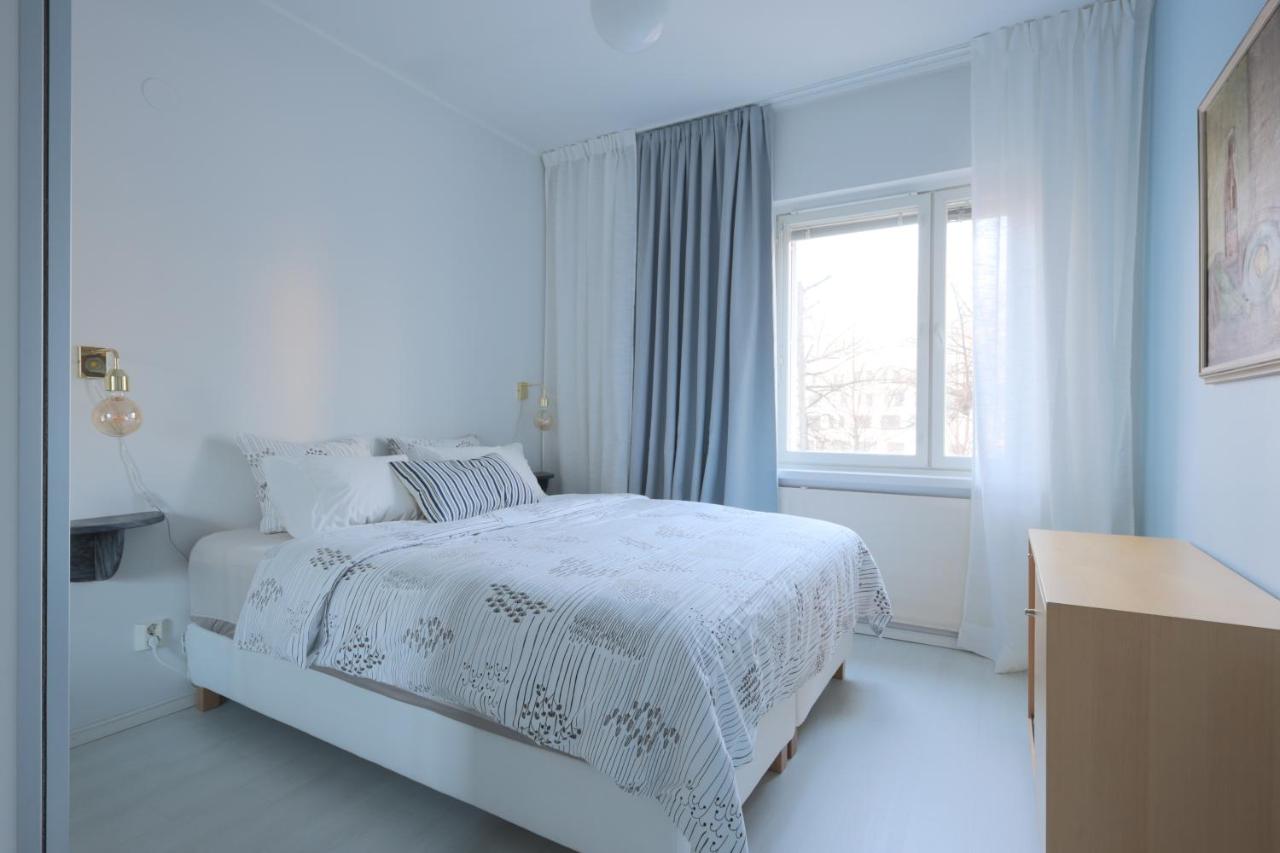 B&B Helsinki - Urban Oasis - Two Bedrooms - Balcony - Nearby Metro - Bed and Breakfast Helsinki