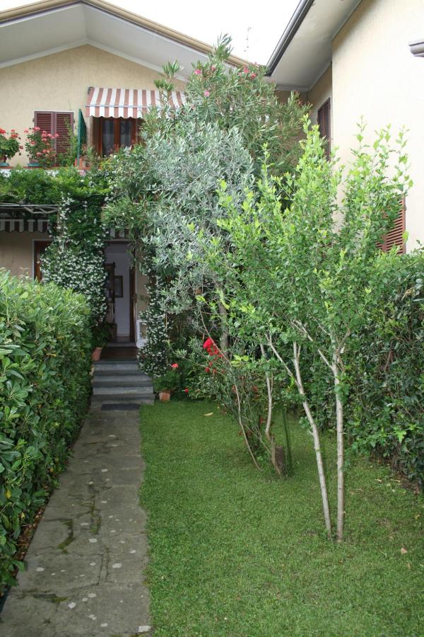 Versilia - Casa vacanze con Giardino - B&B Marina di Pietrasanta