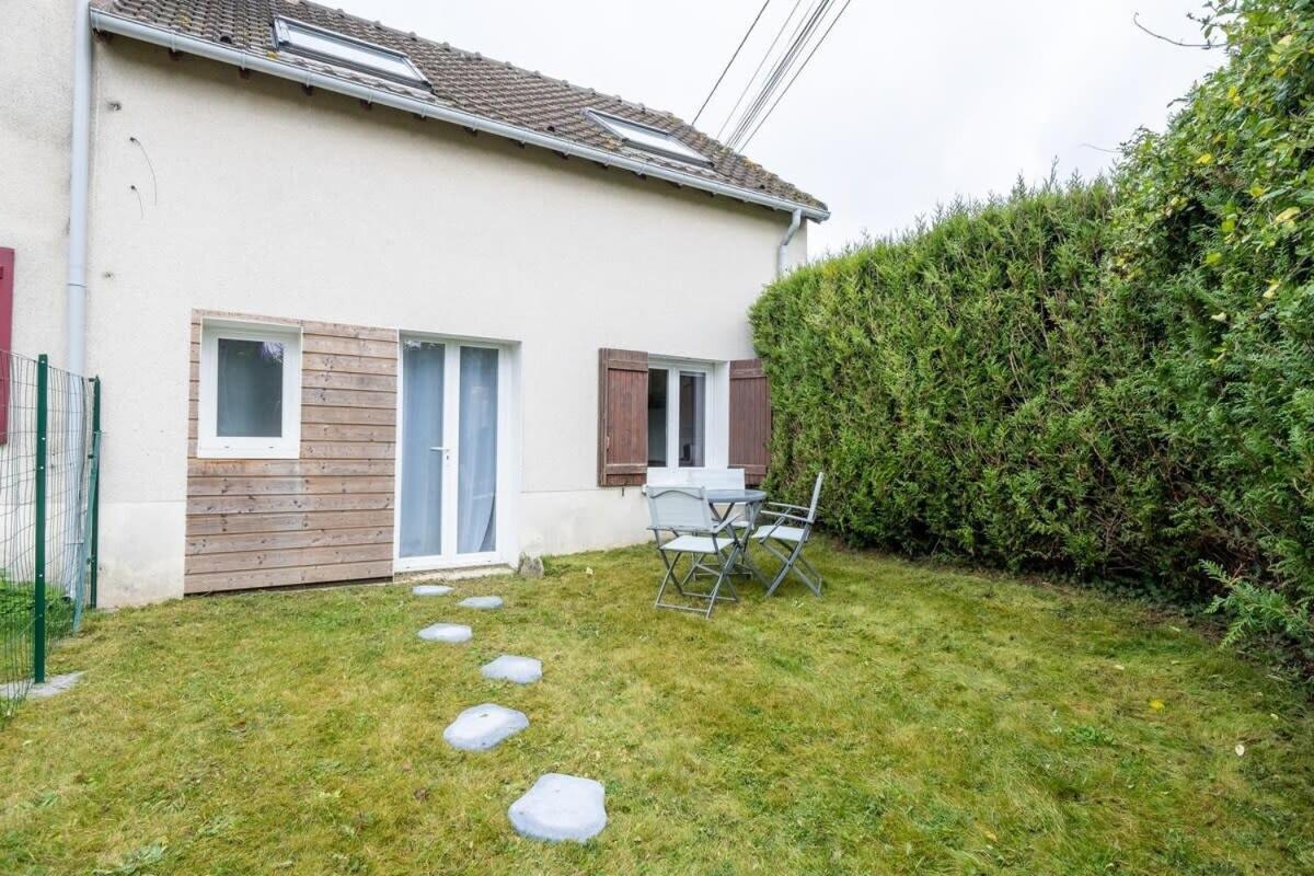 D1 Maison de Charme proche Disney Val d'Europe - Bed and Breakfast
