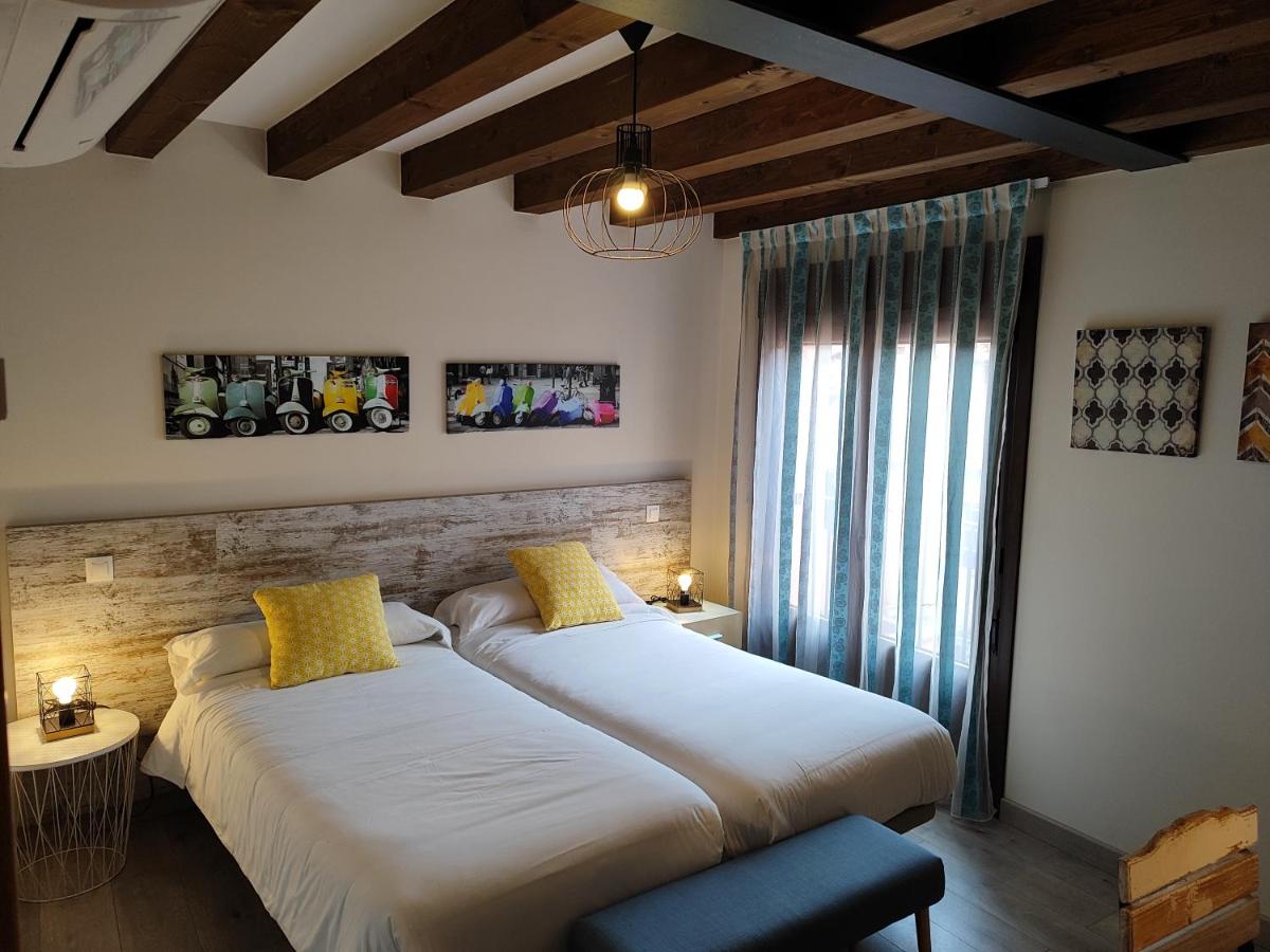 Apartment mit Balkon