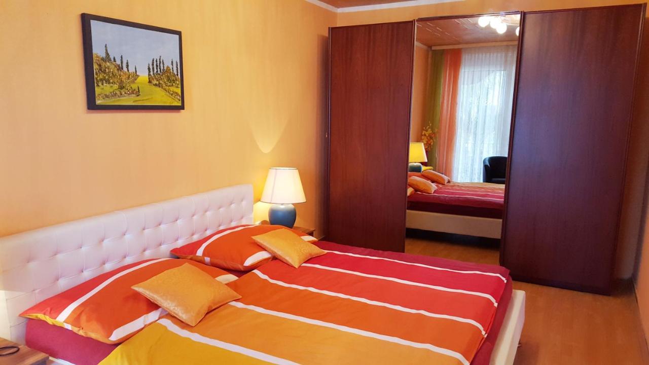 Camera Matrimoniale con Bagno in Comune 