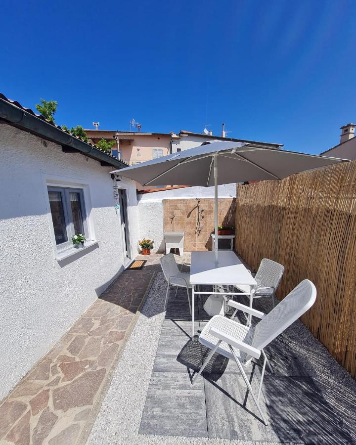 Monolocale con giardino privato, 1 minuto dal mare - B&B Marina di Pisa
