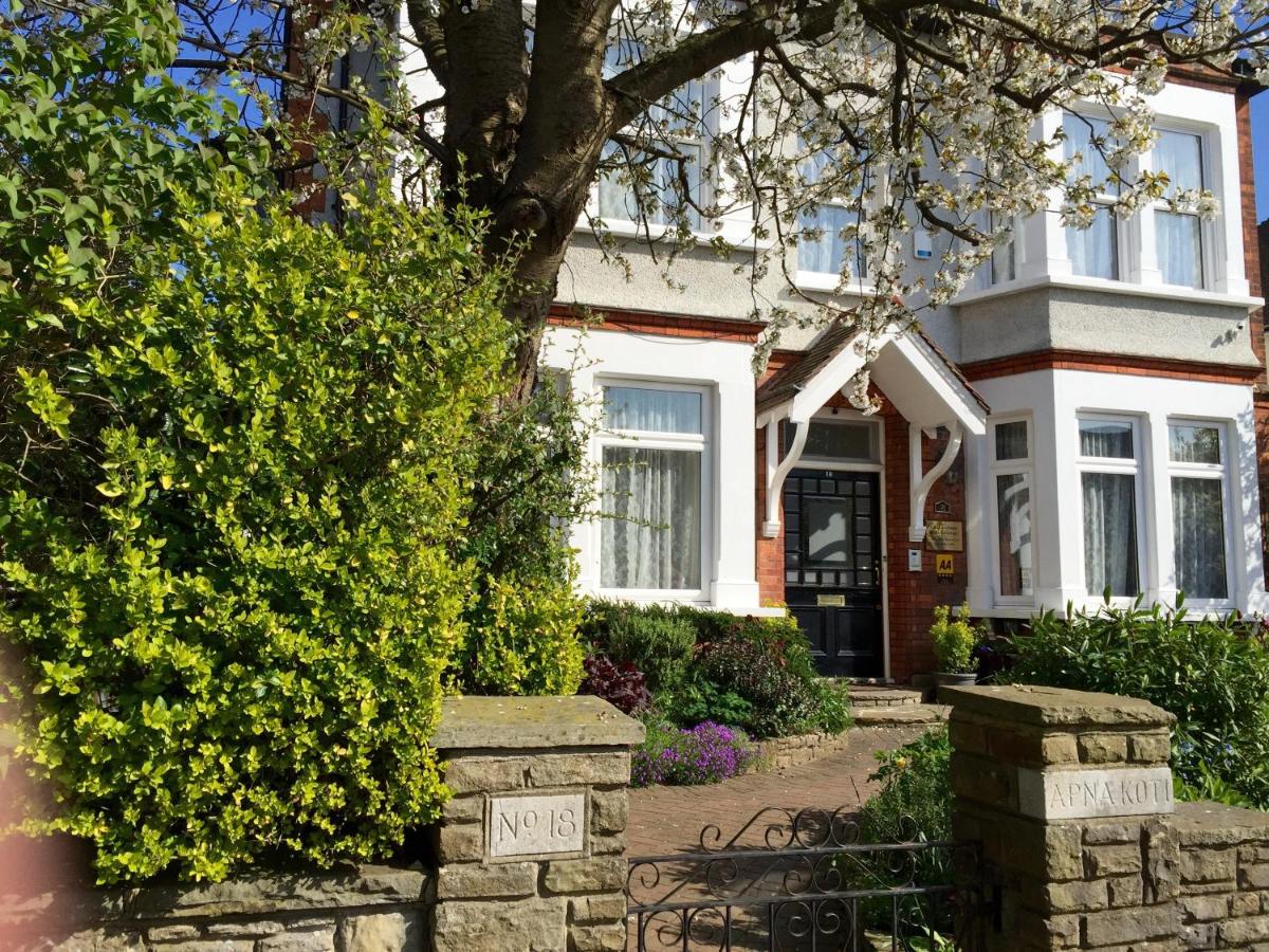 B&B Croydon, London - Croham Park B&B - Free Parking & Wi-Fi - Bed and Breakfast Croydon, London