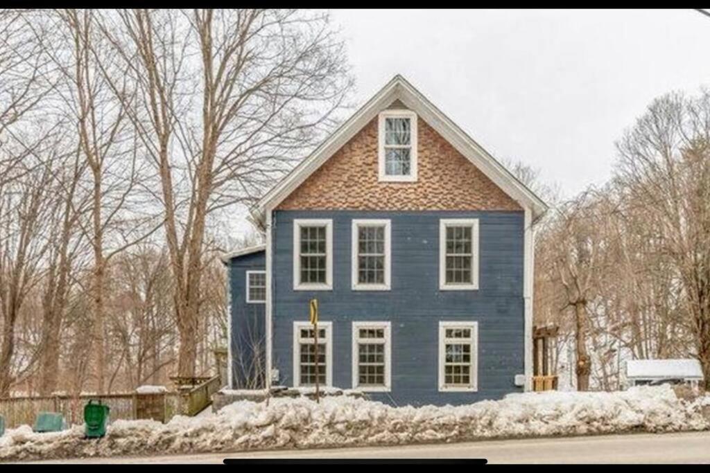 Cozy Historic home in Brattleboro - Chambres d’hôtes