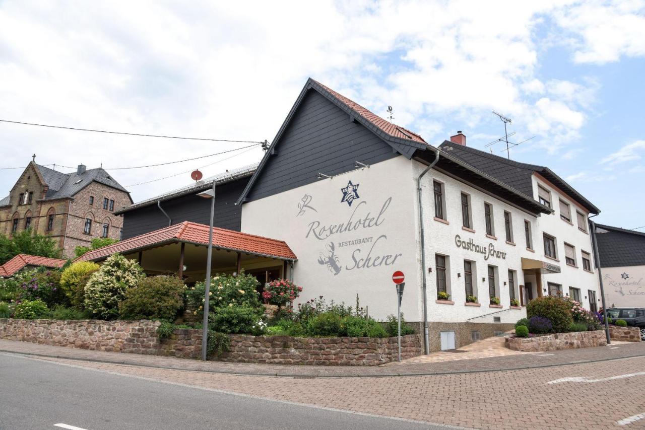 B&B Schiffweiler - Rosenhotel Scherer - Bed and Breakfast Schiffweiler