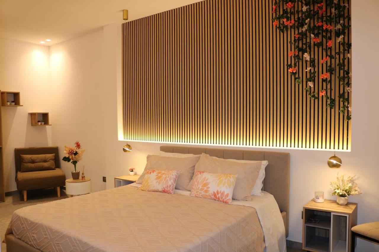 Deluxe Double Room (2 Adults + 1 Child)