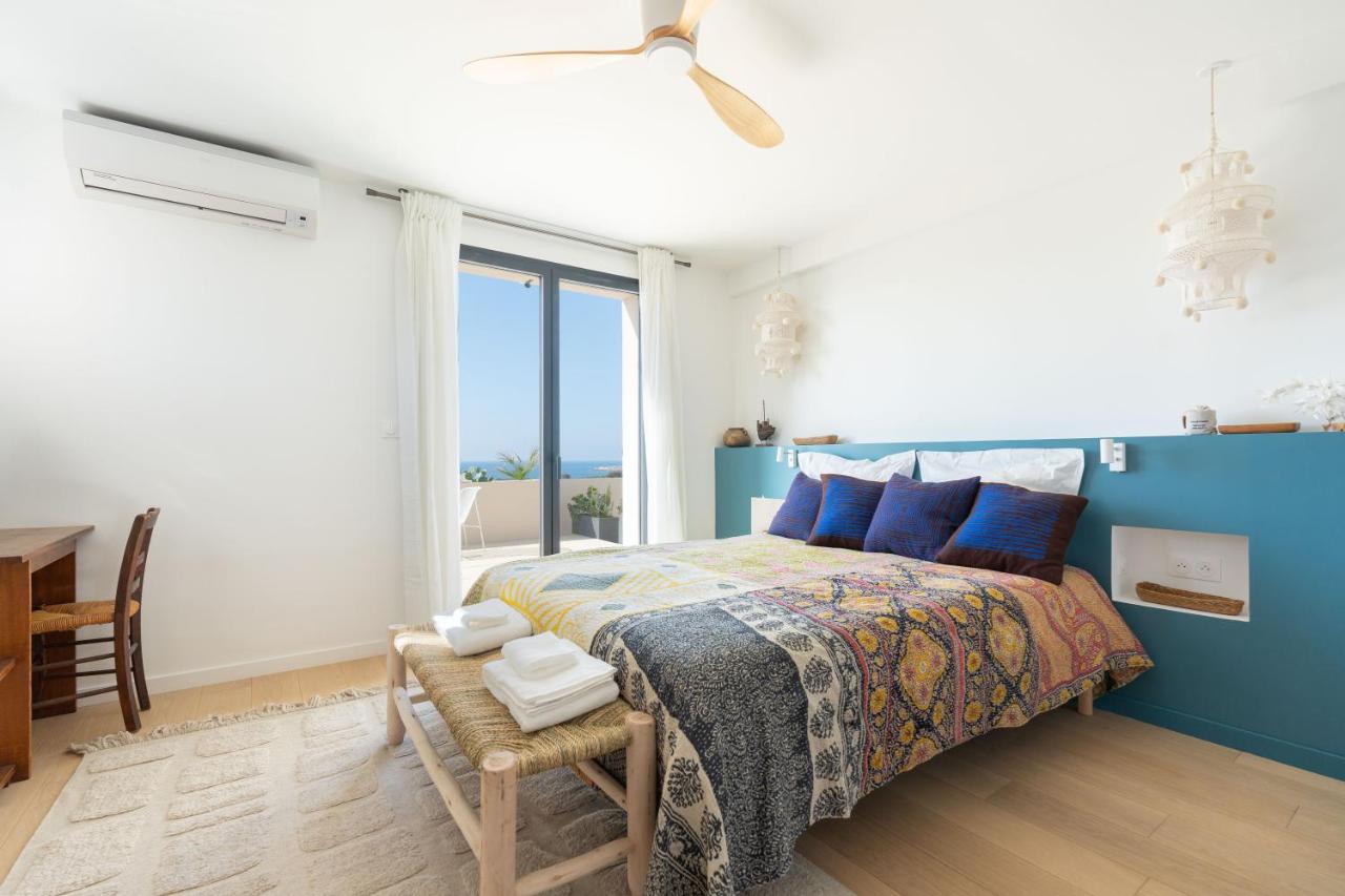 Kamer met Queensize Bed en Uitzicht op Zee