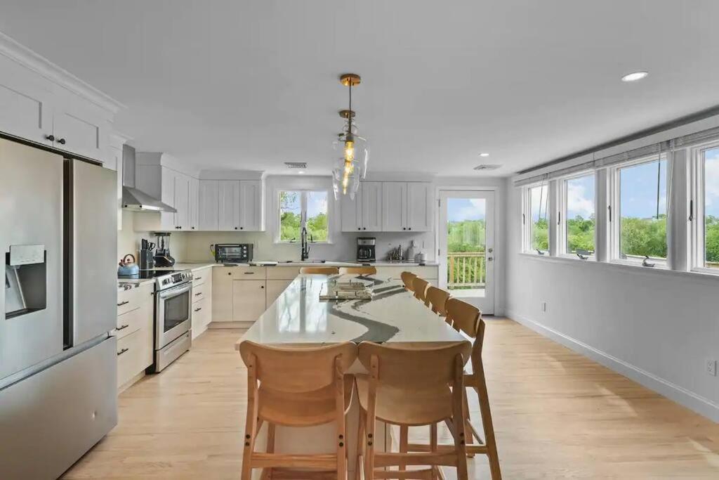 Little Creek Retreat - RIBryan Property - B&B