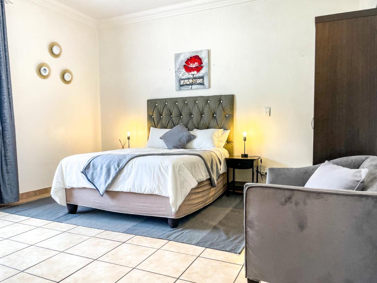 B&B Pretoria - Bobisemo Luxury Guesthouse - Bed and Breakfast Pretoria