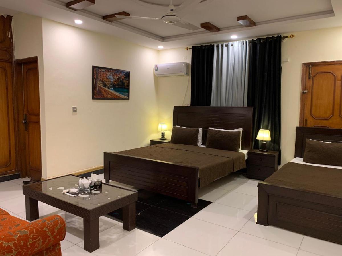 Deluxe Room (2 Adults + 1 Child)
