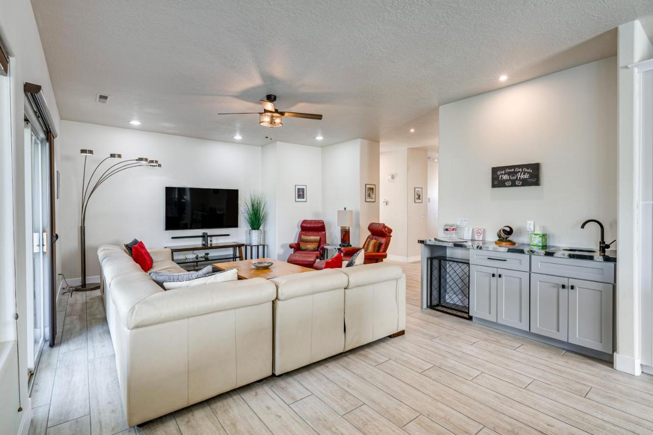 Spacious Mesquite Getaway - half Mi to Golf Course - B&B