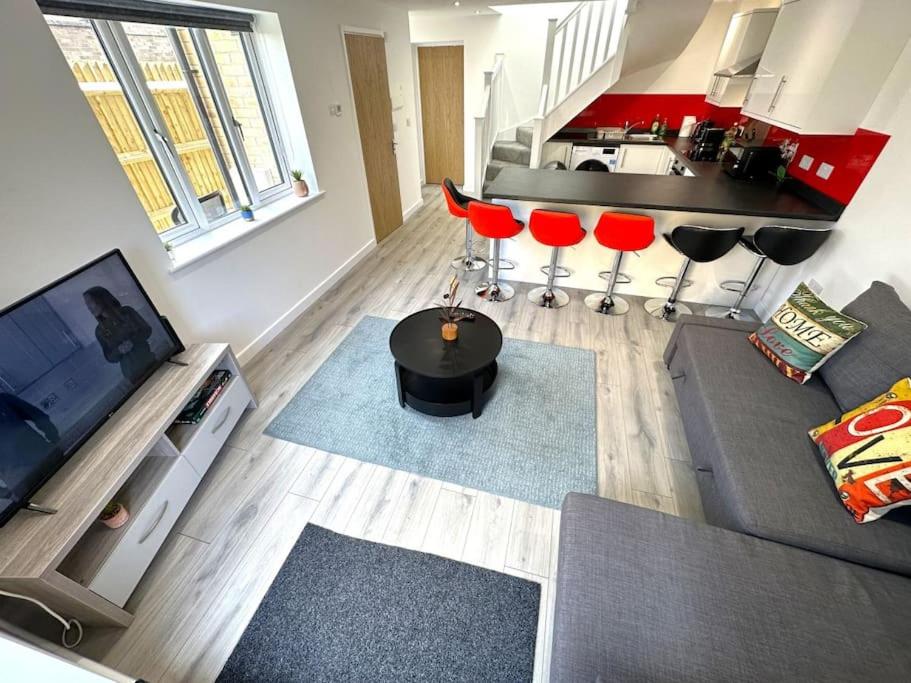 B&B Oxford - Elegant 2-Bed in Central Headington-Modern New Built Retreat- Wi-Fi, Netflix, Top Location - Bed and Breakfast Oxford