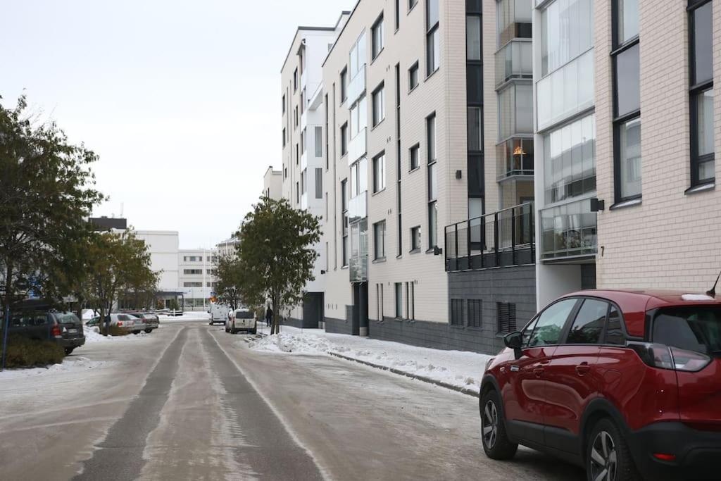 Suite Apartment HILLA near main city spots, on-Street Car parking, WiFi, 3BEDS - B&B Rovaniemi