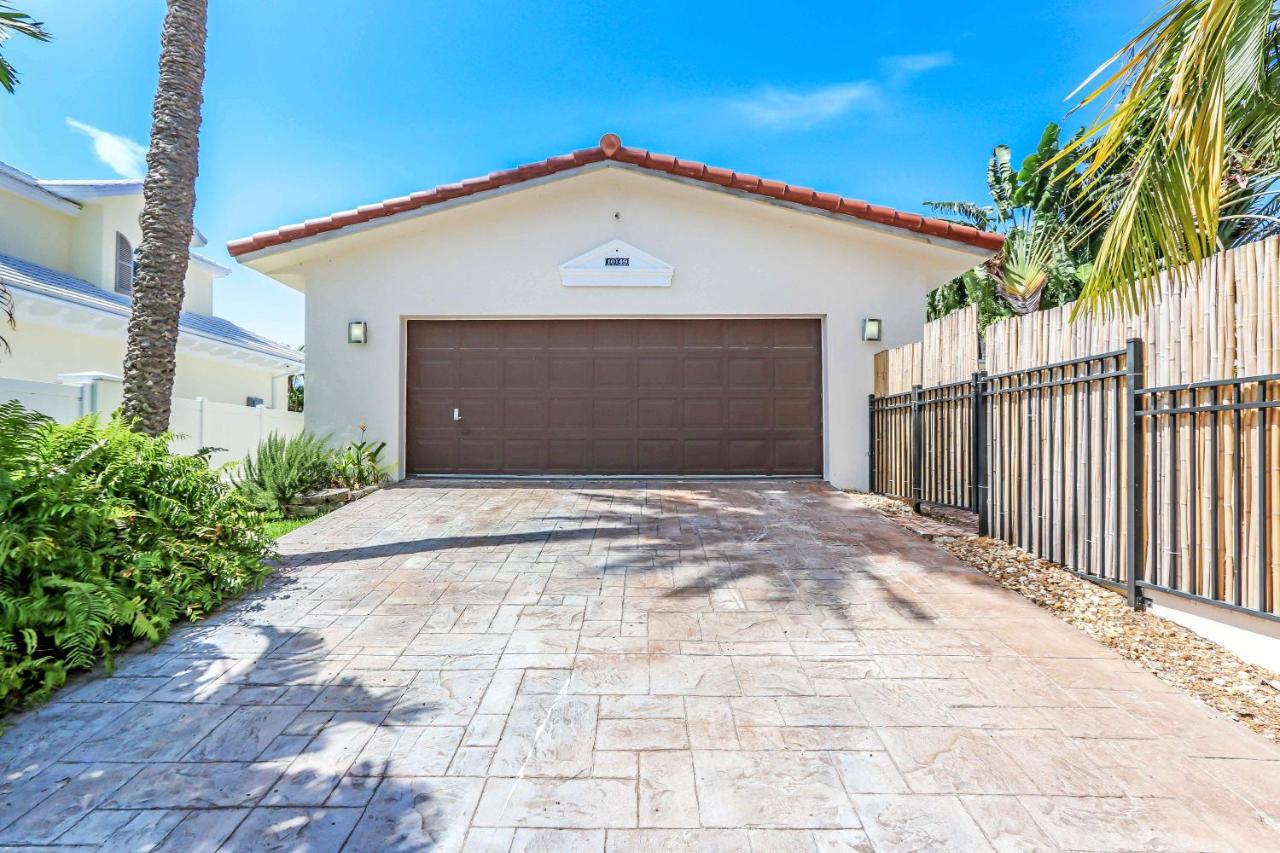 Magnificent Villa by Lake near Hollywood Beach - B&B Hollywood