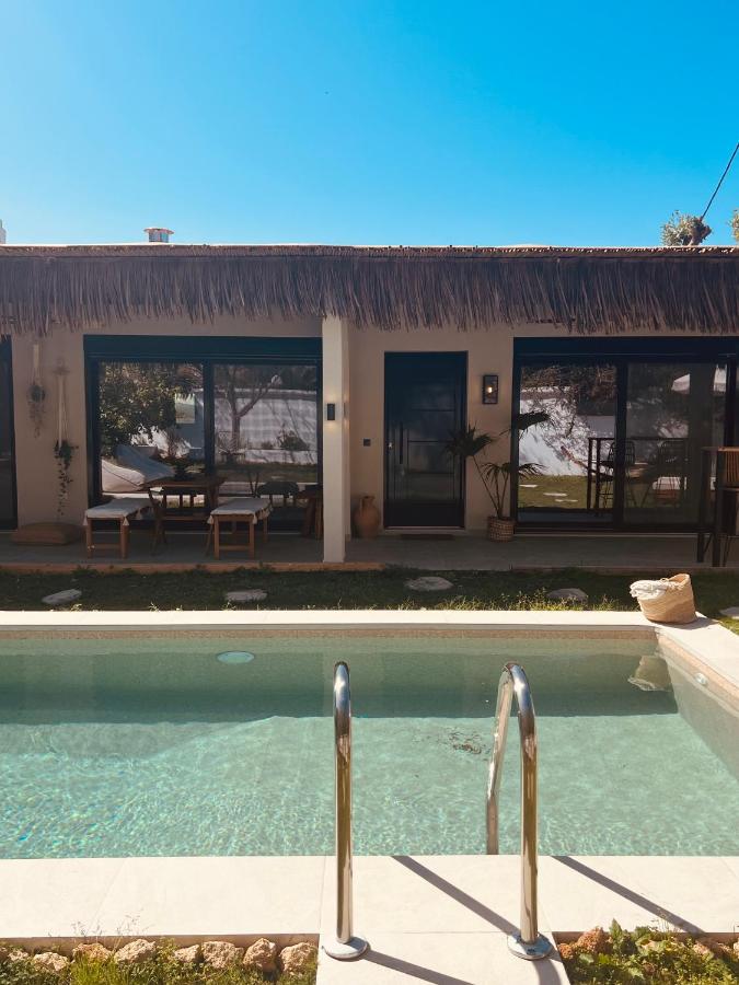 Naya pool & garden view bungalow - Bed and Breakfast Koskinoù