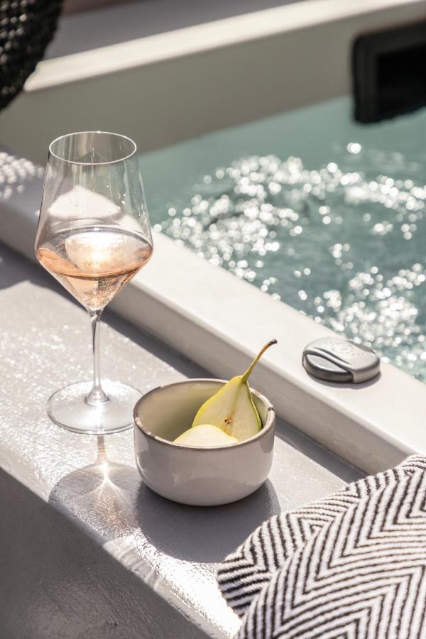 The sand City apartment with Outdoor Hot Tub - Chambres d'hôtes Agios Nikolaos