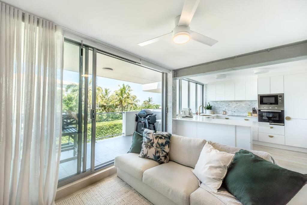 'Sunrise Central', Pool, Views & 1 Min to Beach - B&B