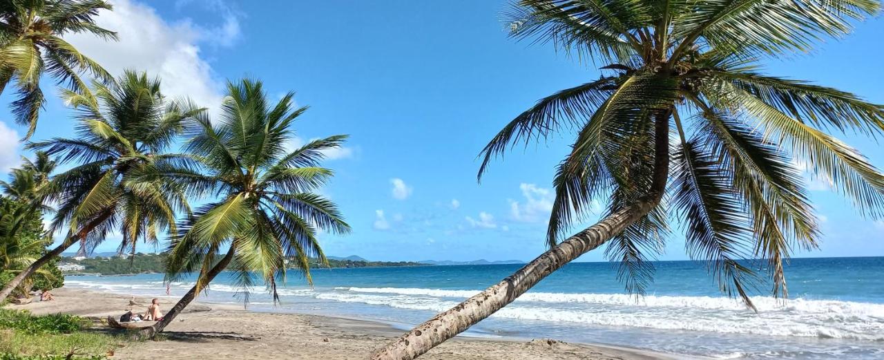 Villa Kanelle, F4, commerces et plage à 100m, - B&B Le Diamant