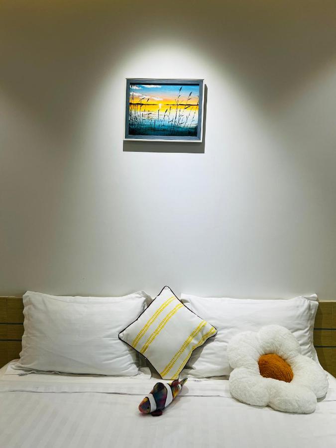 Habitación con cama extragrande y vistas al jardín 