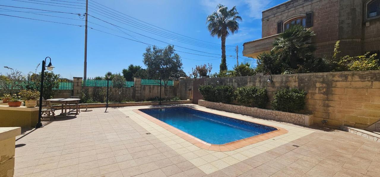 B&B Swieqi - Poolside, 2 bedroom flatlet - Bed and Breakfast Swieqi