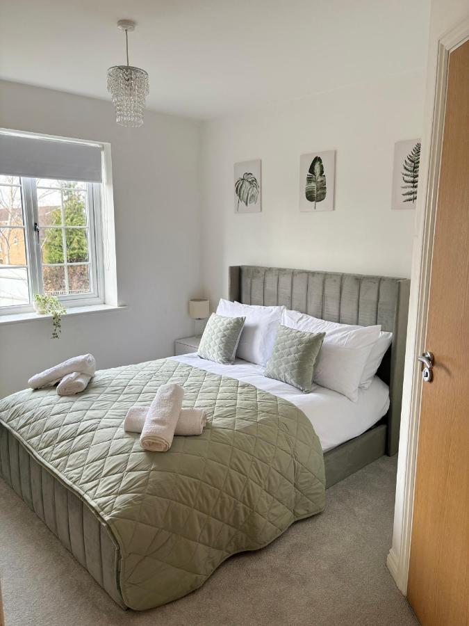 B&B York - Spacious Retreat with Parking: Ideal for Families & Contractors - Bed and Breakfast York