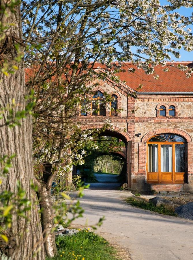 B&B Großharthau - Historisches Rittergut Hexenburg Nähe Sächsische Schweiz, Dresden - mit Badeteich - Bed and Breakfast Großharthau