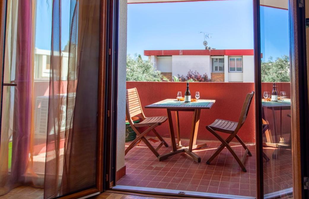 Spacious air conditionned apartment with balcony - B&B