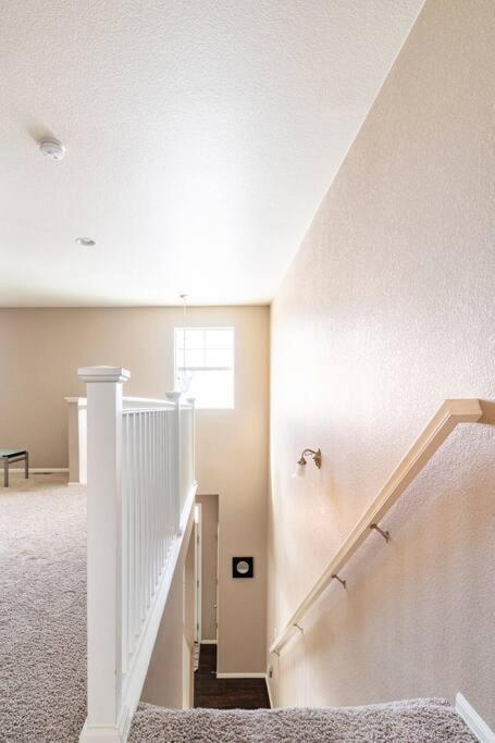 Cozy hideaway in Spruce: 4BR Retreat close to DIA - B&B Brighton