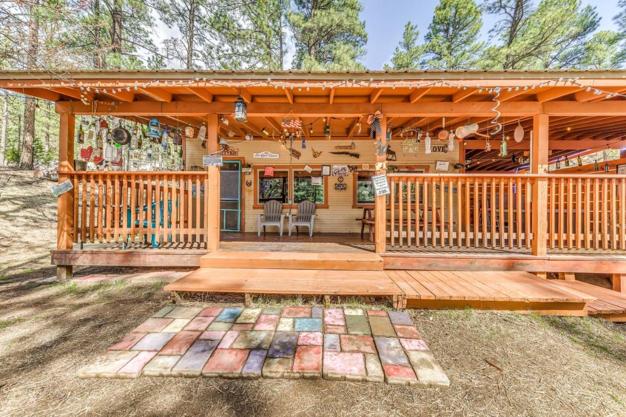 Ruidoso Cabin with Hot Tub - 2 Mi to Grindstone Lake - Bed and Breakfast