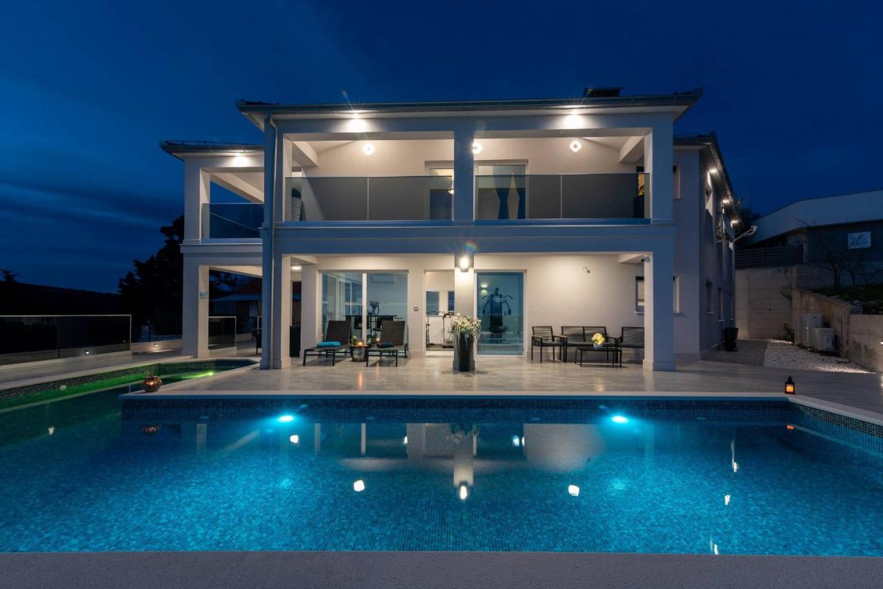 Luxury Villa Harmonia - Ferienwohnung
