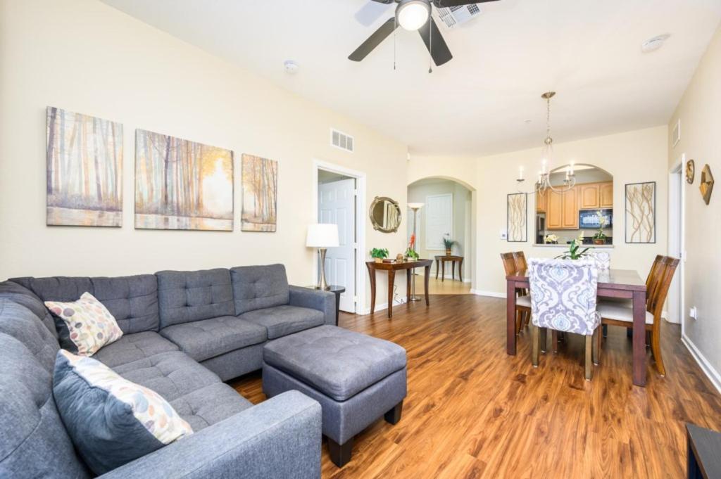 Beautiful Deluxe Condo, Vista Cay - 3023 - B&B