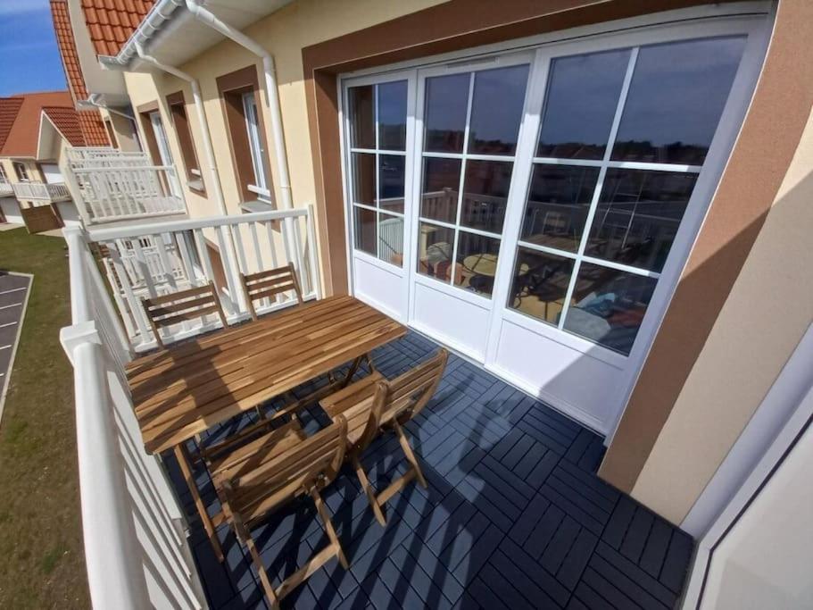 Appartement neuf bien situé à Sainte Cécile Plage - Bed and Breakfast