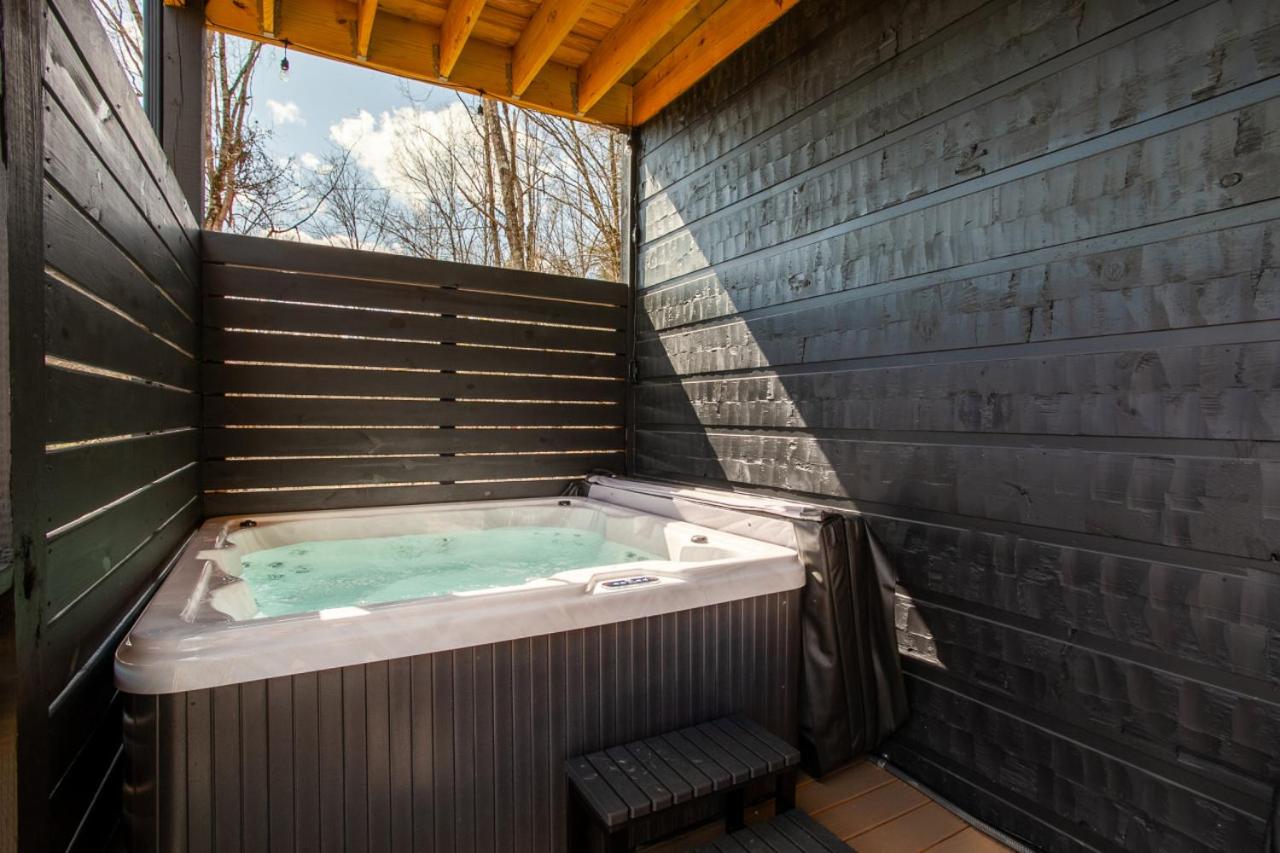 NEW Modern Cabin 1 mi to Pkwy Pool Hot Tub - Ferienwohnung Pigeon Forge