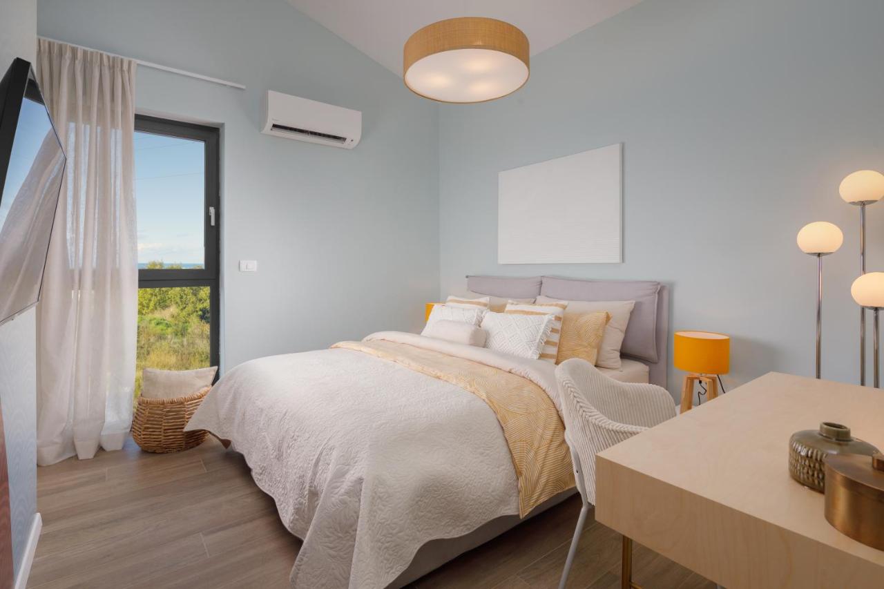 Room #1183567001