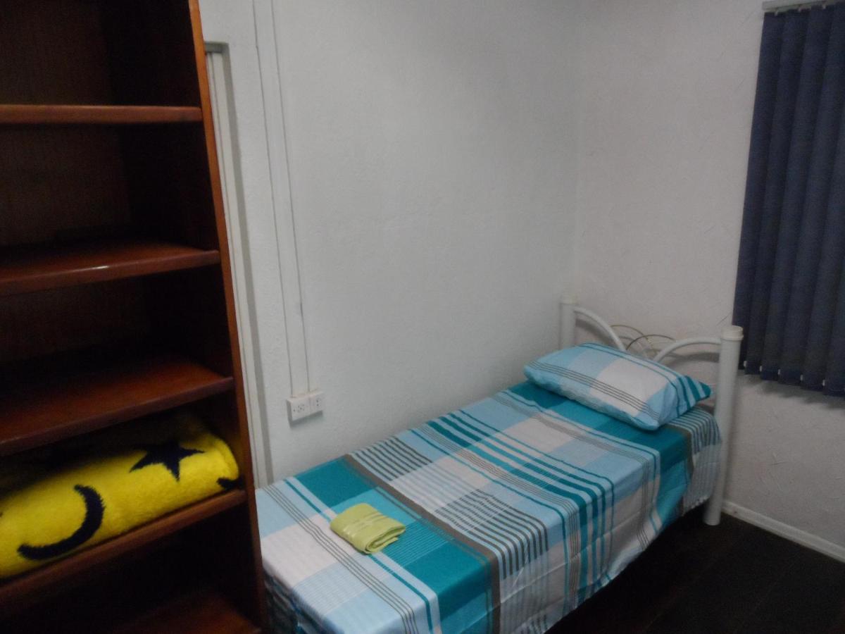 Basic Triple Room with Shared Bathroom