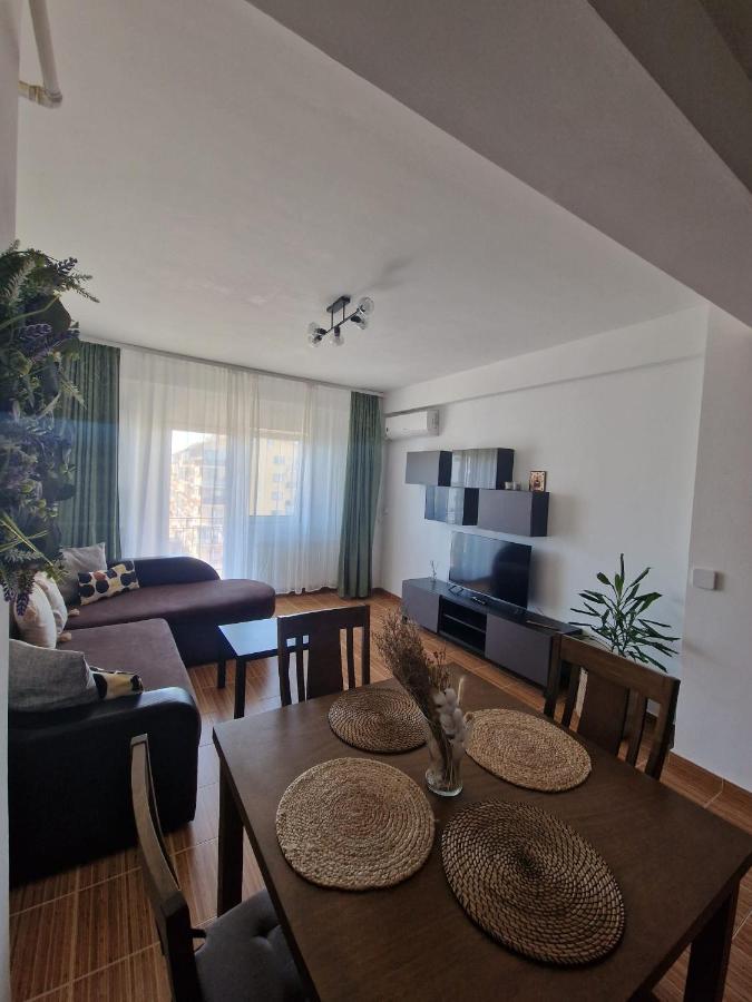 B&B Roșu - Cosy Spacious Apartment with Parking, Wi-Fi, Smart-TV Netflix - Bed and Breakfast Roșu