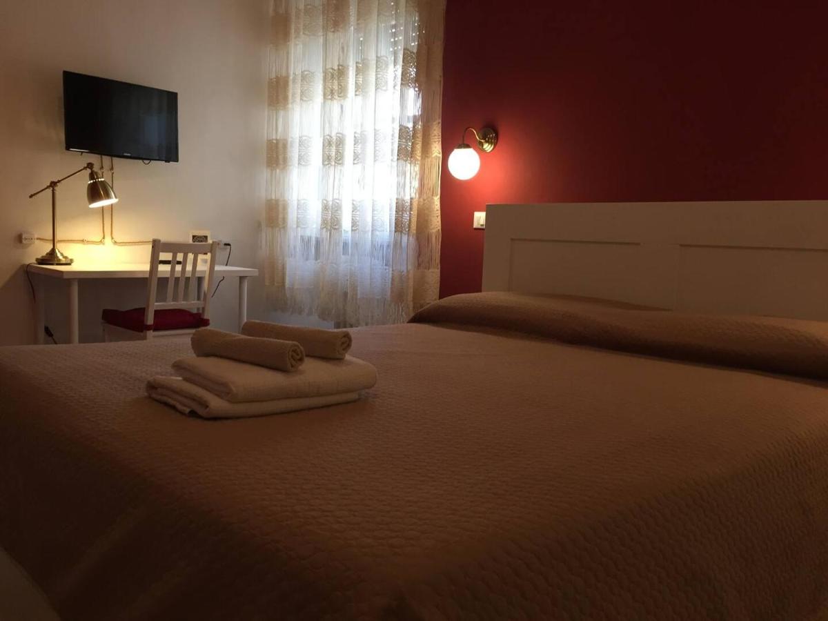 Room #1183665901