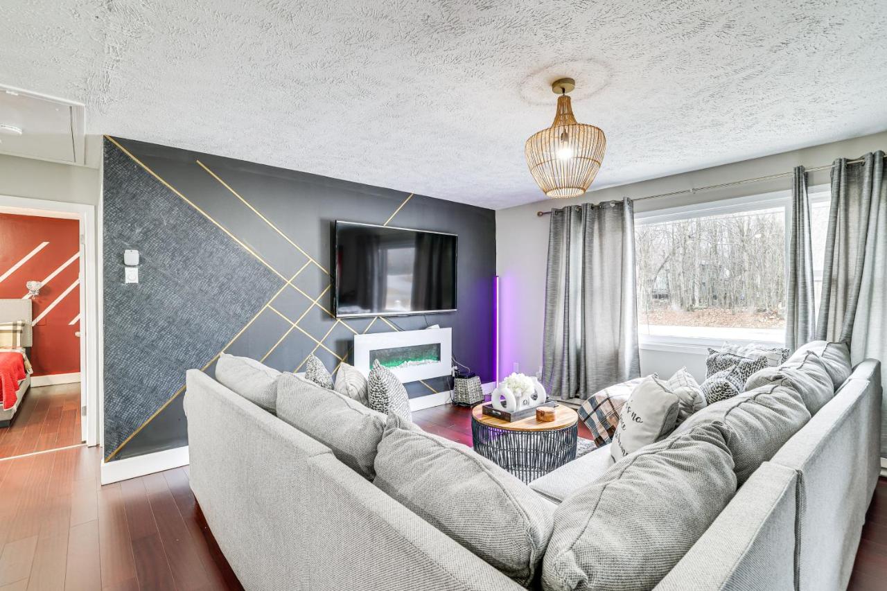 Hot Tub A Time to Remember Home in Tobyhanna! - Bed and Breakfast