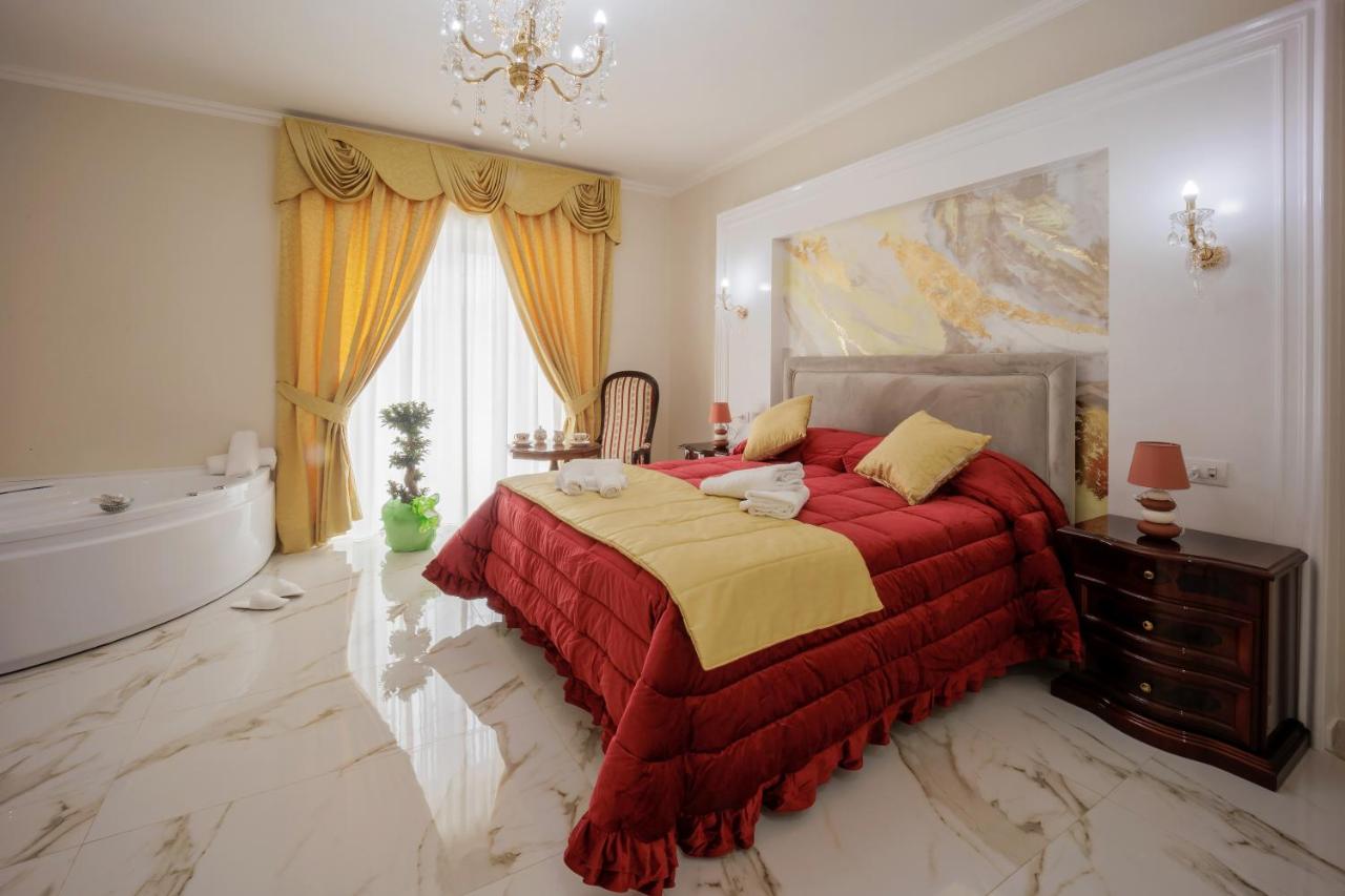 Suite with Spa Bath