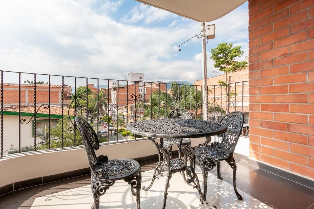 ¡Apartamento HOME LAURELES excelente ubicación! - B&B Medellín