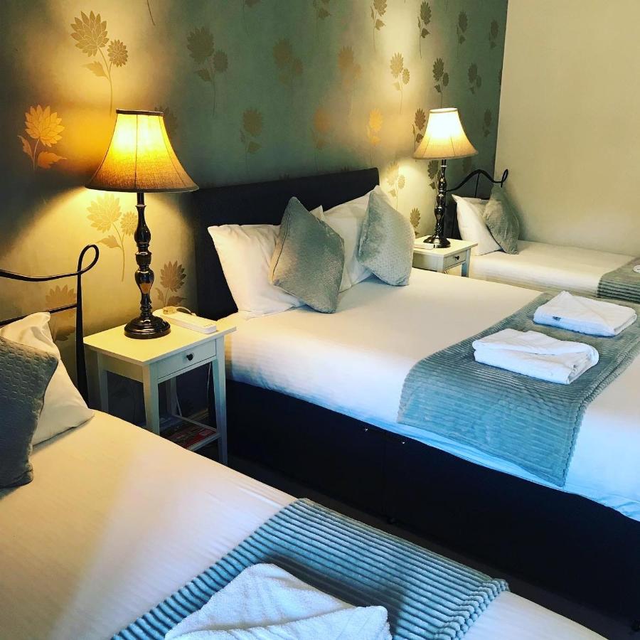 Vierbettzimmer mit Dusche