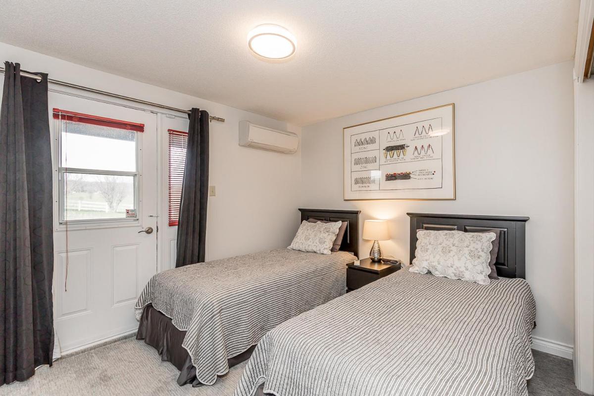 Standard Twin Room with Shared Bathroom